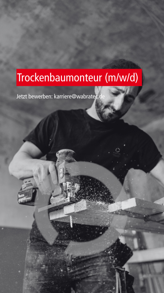 Ein Trockenbaumonteur der Firma WABRA TEC sägt eine Holzlatte klein.